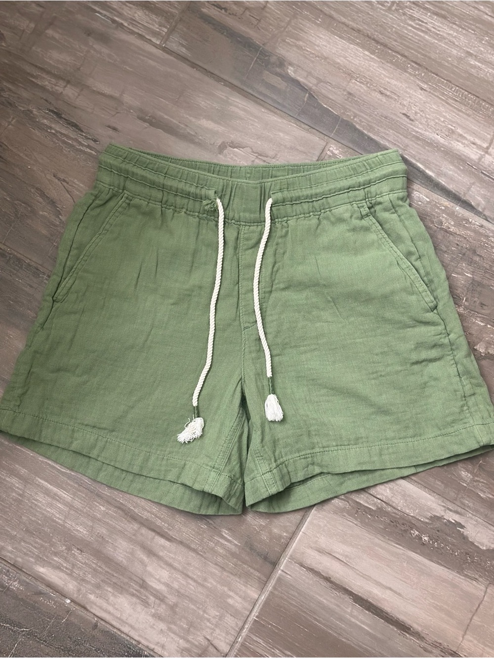 Old Navy Women's Drawstring Linen Shorts in Green